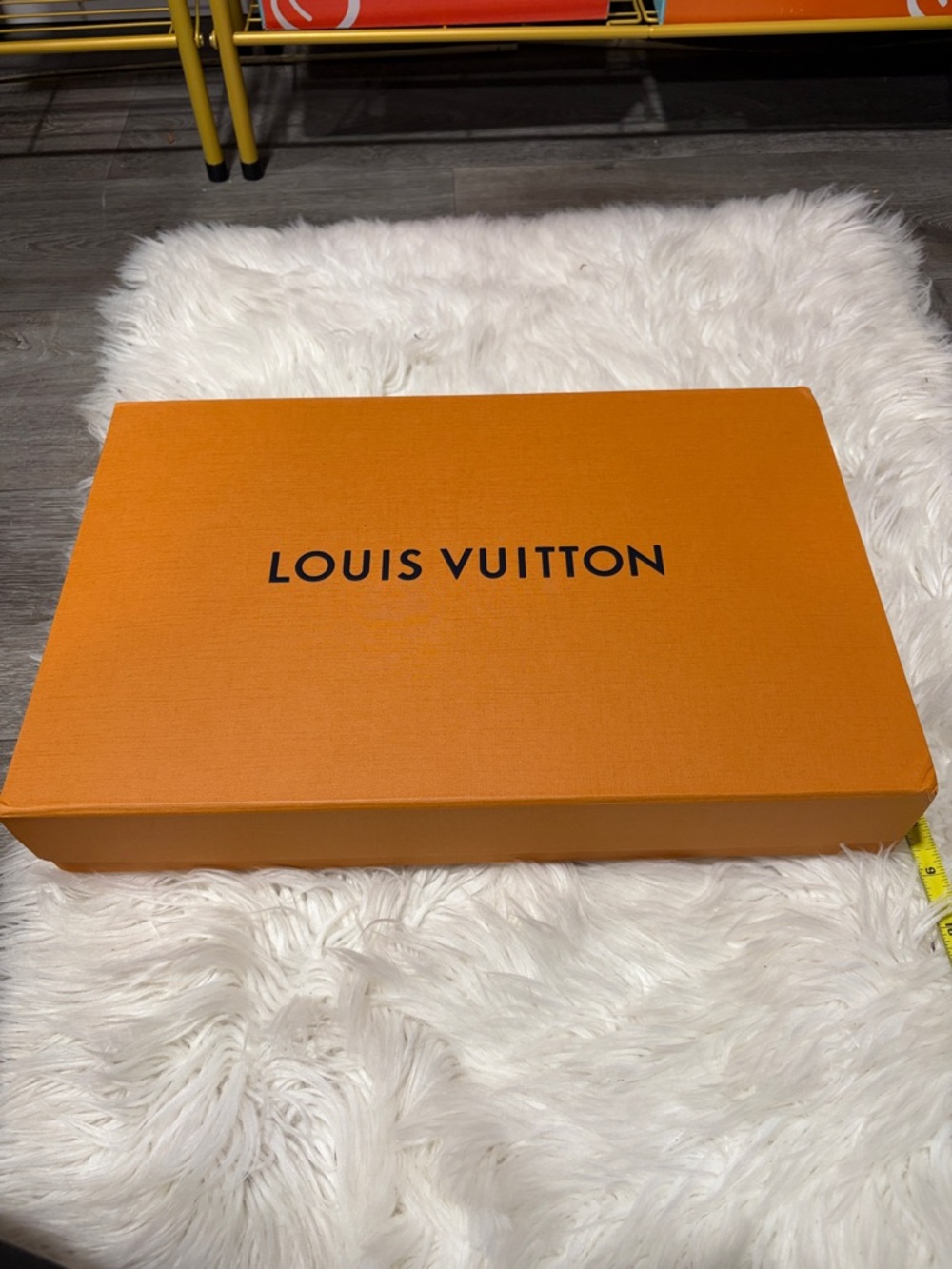 Louis Vuitton Orange Signature Gift Box & Ribbon - Picture 10 of 10